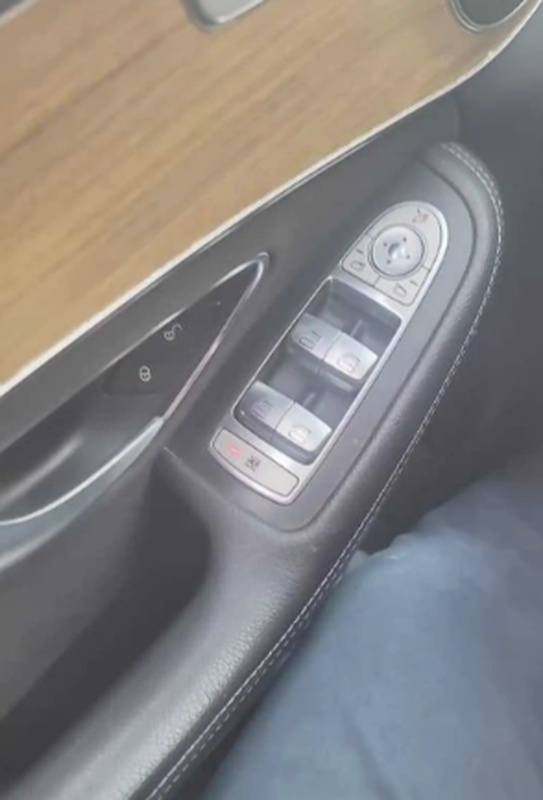 Кнопка стеклоподъемника от Mercedes-Benz w205